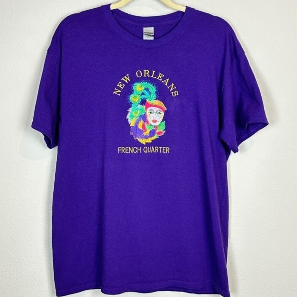 New Orleans French Quarter Purple Mardi Gras Embroidered T-shirt L